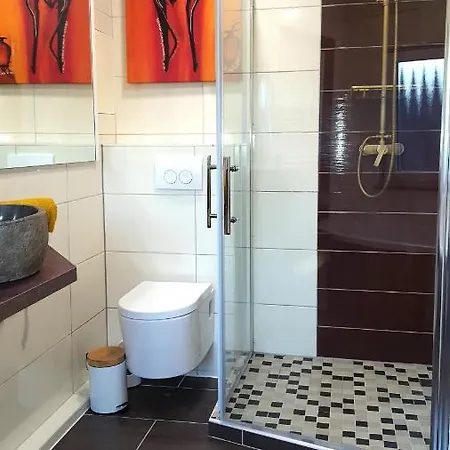 Ein Paar Schritte Zum Apartment *